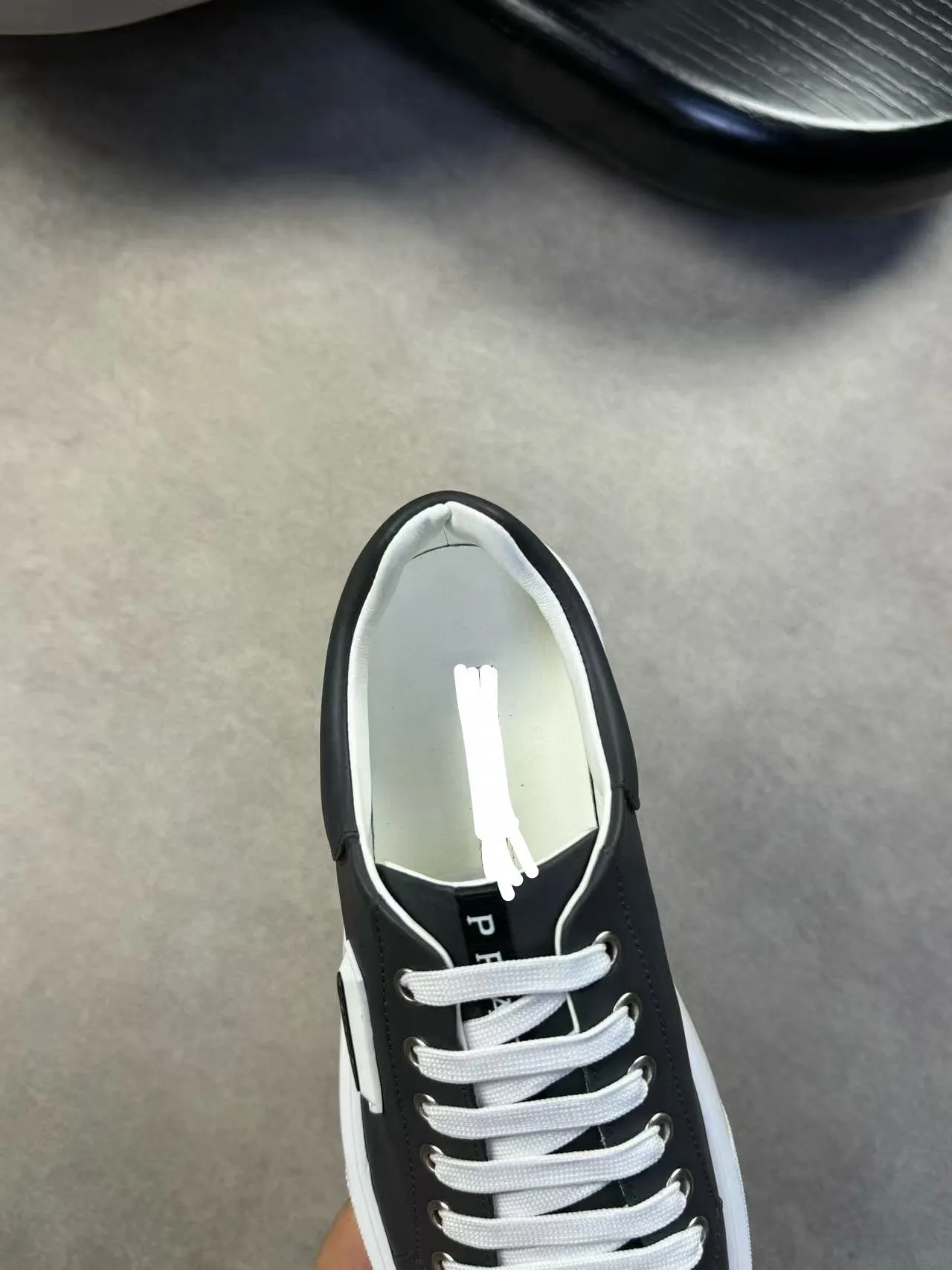 Men's shoes 💰P420💰[PRADA] Prada - High-end quality original order - Upper: original 🔝 Nappa calfskin, shoe body sewn with brand plastic LOGO - Inner: water-dyed cowhide - Outsole: original TPU rubber foam; molded outsole - Super high quality control, fine workmanship: highlighted (high-end, luxury, grade) -Size: 39-44 (38, 45, can be customized)